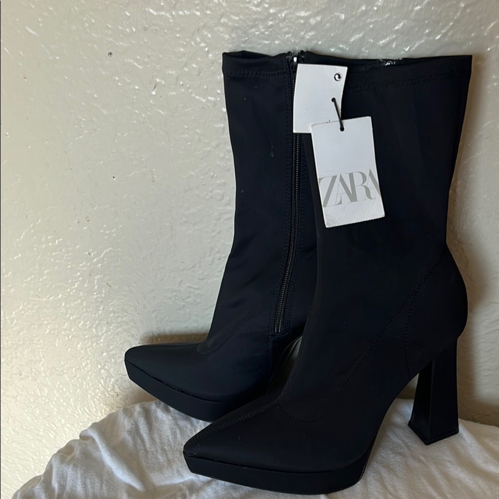 Zara Black Heeled Boots Sleek and Stylish